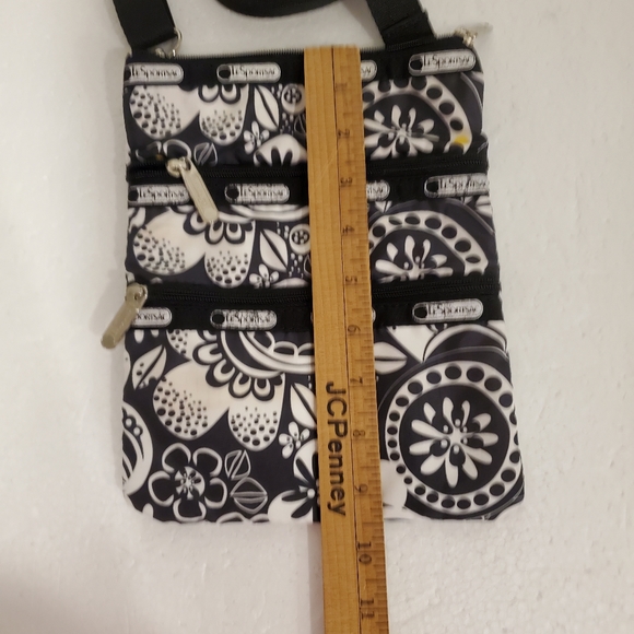 LeSportSac Iconic 3 zipper crossbody bag - Picture 4 of 7